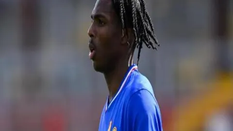 “拉塞尔正式决定续约，激活1869万球员选项锁定下赛季”